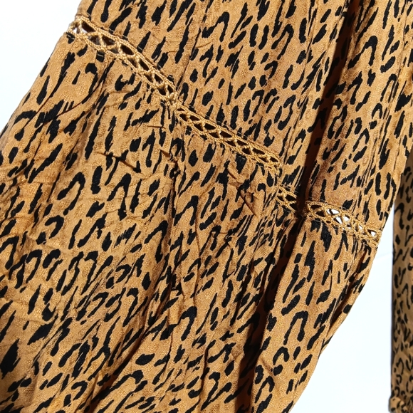 NWT Terra & Sky Balloon Sleeve Blouse, Size 4X, Leopard Print, Flowy, Soft - Picture 6 of 9